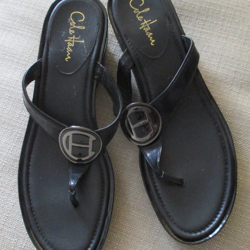 Cole Haan black patent logo disc SANDAL s9